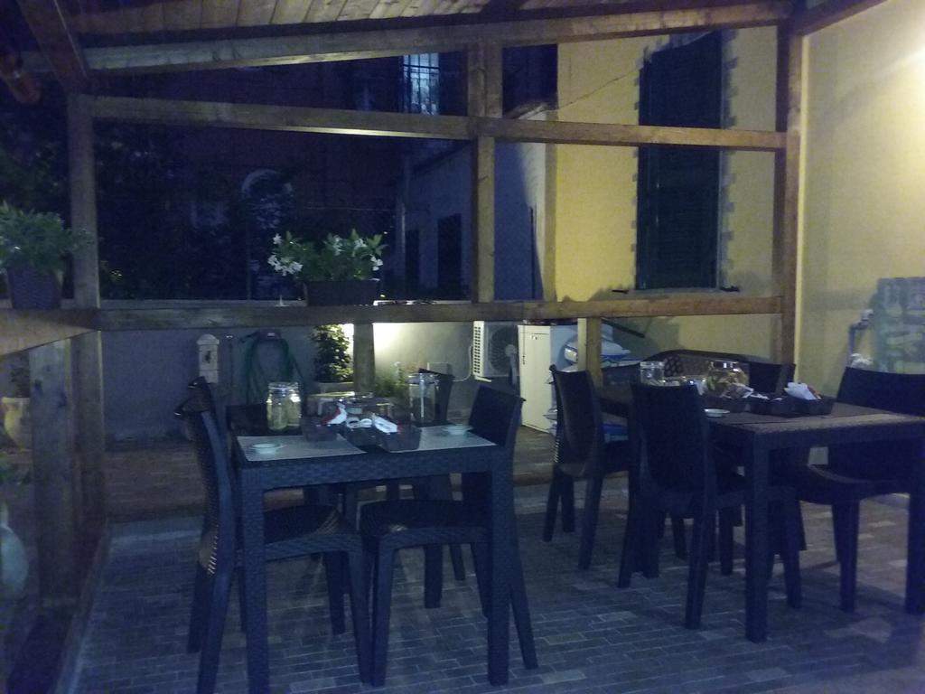 A Due Passi Dal Porto Hotel Civitavecchia Exterior photo